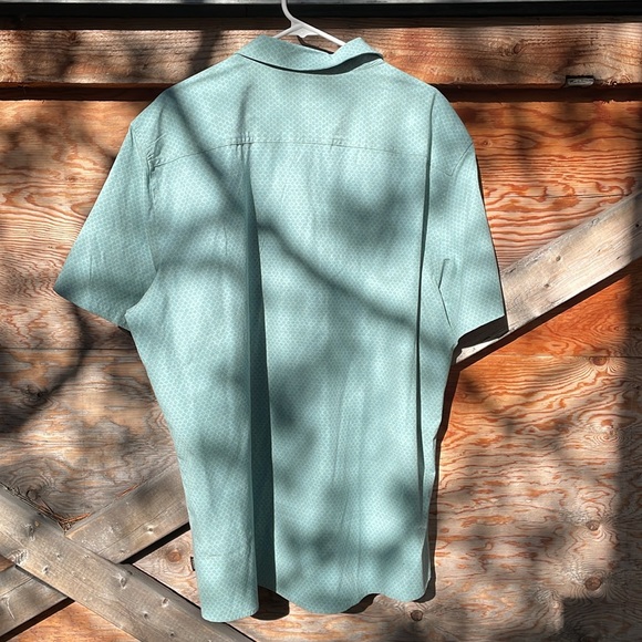 Lightweight Men’s Shirt - Picture 2 of 4